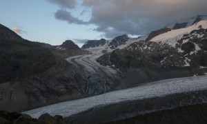 Zustieg Bovalhütte - Blick zum Morteratsch- und Persgletscher Zustieg Bovalhütte - Blick zum Morteratsch- und Persgletscher