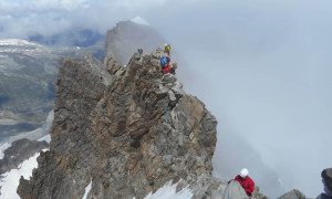 Piz Bernina - Biancograt, Piz Bianco im Hintergrund Piz Bernina - Biancograt, Piz Bianco im Hintergrund