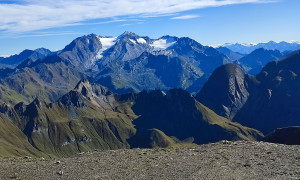 Wilde Kreuzspitze, Wurmaulspitze - Aufstieg mit Blick zum Hochferner, Hochfeiler und Weißzint