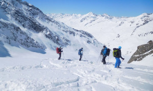 Skihochtour Dreiherrrenspitze - Abfahrt, Blick zum Rauchkofel Skihochtour Dreiherrrenspitze - Abfahrt, Blick zum Rauchkofel