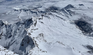 Skihochtour Monte Rosa - Gipfelsieg, Monte-Rosa-Ostwand geht 2400Hm steil abwärts