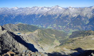 Bergtour Durreck - Gipfelsieg, mit Blick zum Hochfeiler, Schwarzenstein, Großer Löffler,…