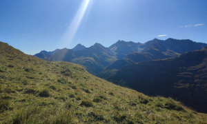 Bergtour Quirl - Aufstieg mit Blick zum Lasörling