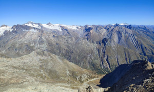 Bergtour Quirl - Gipfelsieg, mit Blick zum Großvenediger und Großglockner