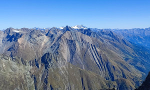 Bergtour Quirl - Gipfelsieg, mit Blick zum Großglockner