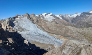 Bergtour Quirl - Gipfelsieg, mit Blick zu den Malhamspitzen und Dreiherrenspitze