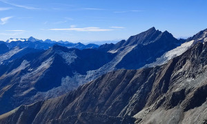 Bergtour Quirl - Gipfelsieg, mit Blick zur Rieserfernergruppe und Daberspitze